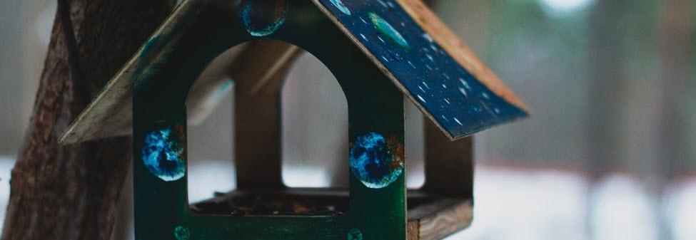 drewniane karmniki dla ptaków